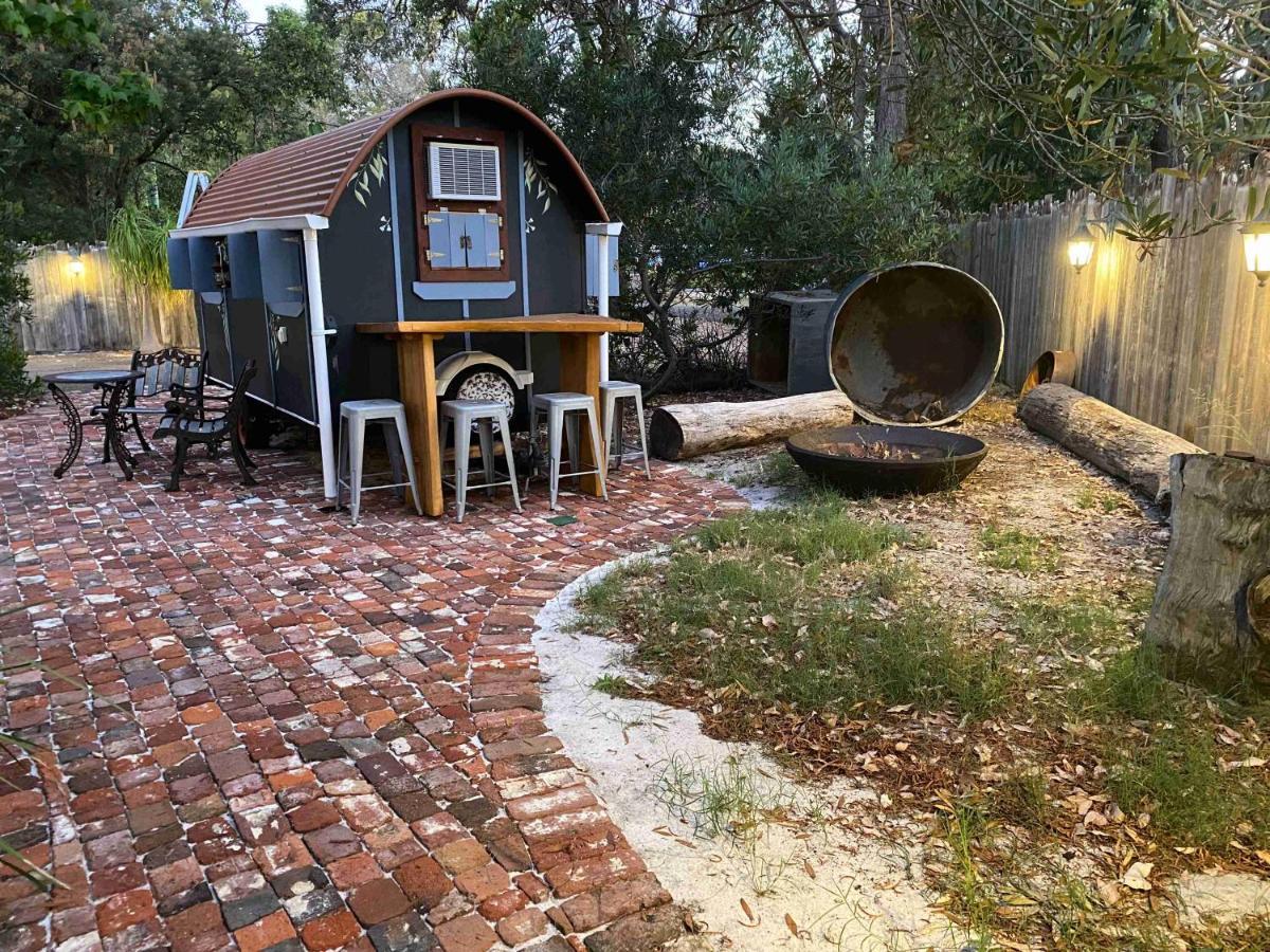 Luxury tent Gypsy Tiny House With Unique Outdoor Bathroom, Wifi & Firepit *