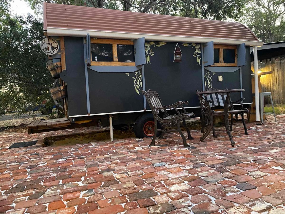 Gypsy Tiny House With Unique Outdoor Bathroom, Wifi & Firepit Luxury tent *