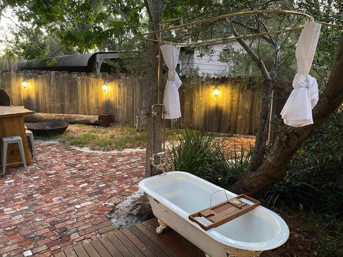 Gypsy Tiny House With Unique Outdoor Bathroom, Wifi & Firepit Luxury tent *